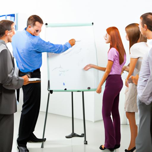 Hình ảnh cuộc họp nhóm với một người trình bày dự án trên bảng trắng.