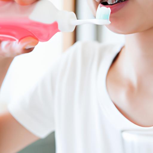 Hình ảnh người đánh răng và sử dụng nước súc miệng